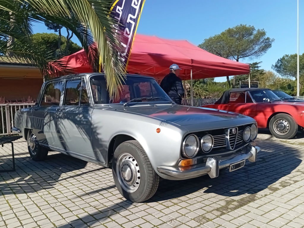 i88.servimg.com/u/f88/20/10/02/83/alfa_r26.jpg